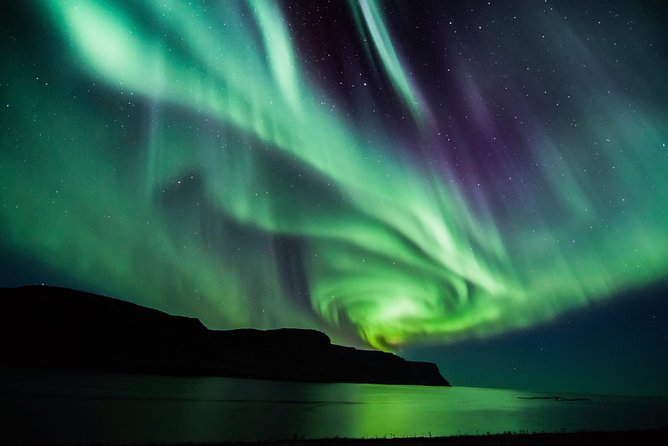 #1 Northern Lights Tour In Iceland from Reykjavik with PRO photos - Hot chocolate, pastries, and the waiting game