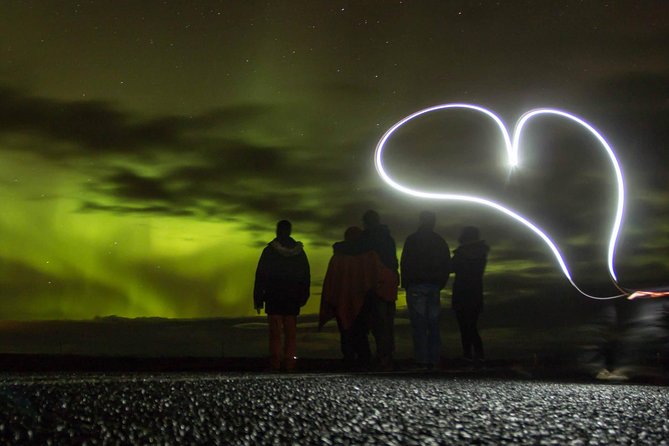 4 Hours Northern Lights Private Luxury Tour - Chasing the aurora from Reykjavik