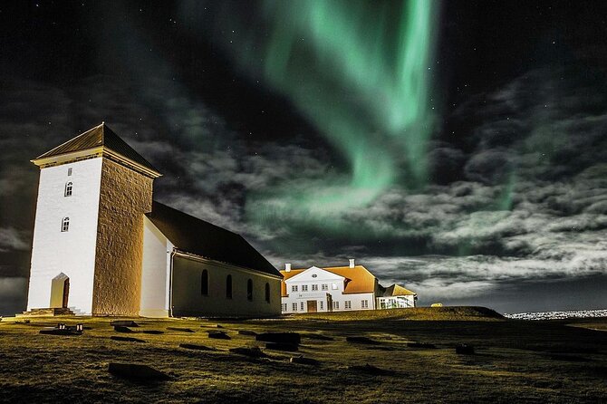 4 Hours Northern Lights Private Luxury Tour - The Reykjanes Peninsula at night