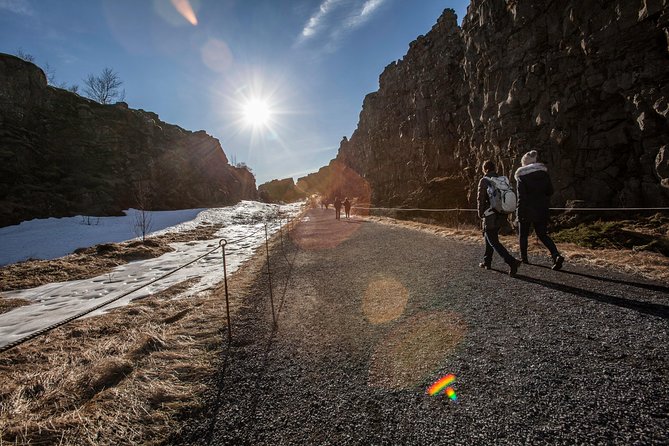 5-Day Northern Lights Hunt & Glacier Lagoon Tour - Day 4: Black sand, waterfalls, and a possible soak