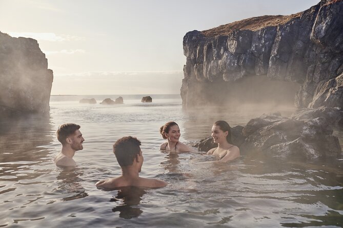 5-Day Northern Lights Hunt & Glacier Lagoon Tour - Day 1: A gentle start in Reykjavík