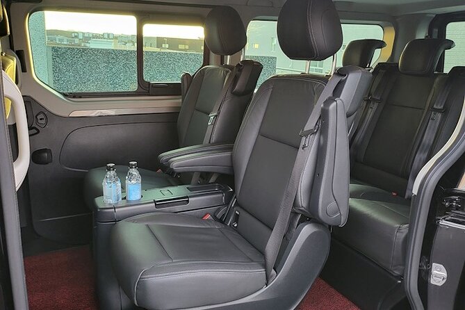 Arrival in Iceland - Private airport transfer from KEF Airport - Meeting your driver after a KEF arrival