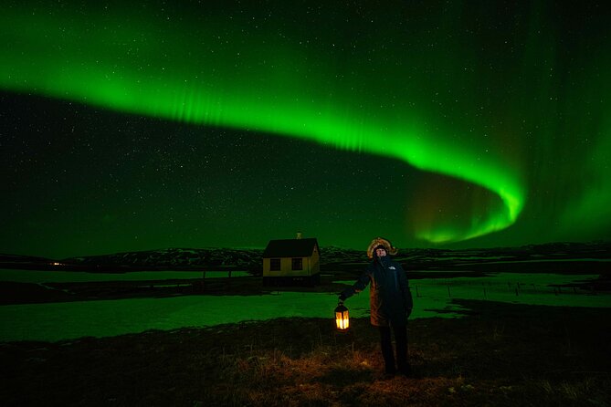 Award Winning Private Northern Lights Tour with All Inclusive - The guide makes or breaks the evening