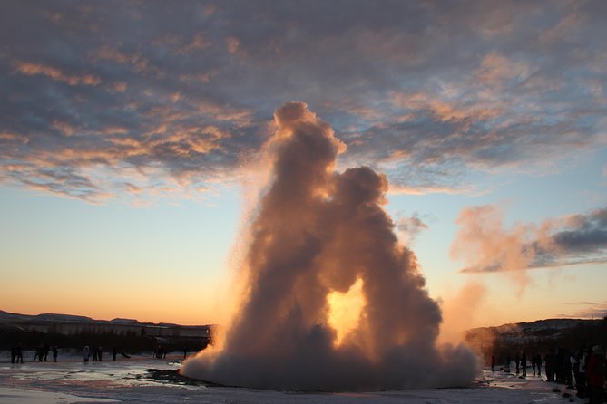 Day Trip to the Golden Circle and Hot spring Geyser by 4WD Jeep from Reykjavik - Strokkur: the reliable geyser stop
