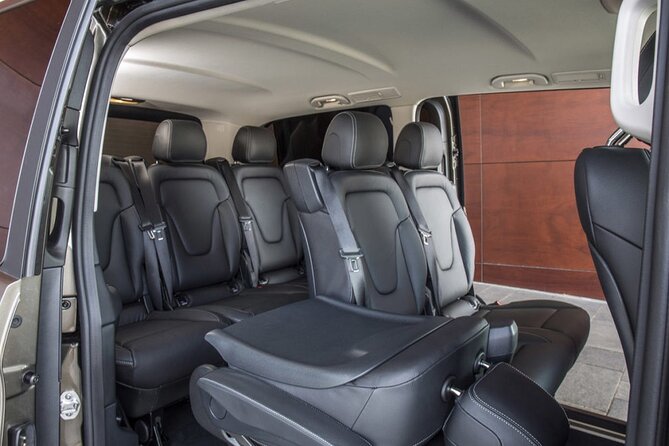 Departure by Luxury Van Reykjavik City to Reykjavik Airport KEF - The price makes sense for groups