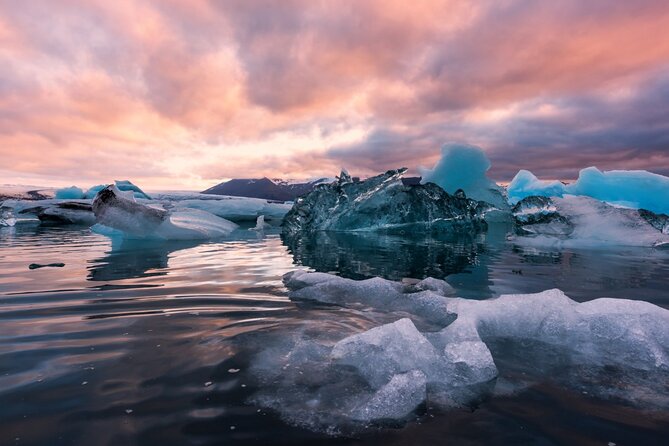 Diamond Beach & Jökulsárlón Floating Glacier Guided Day Tour - Why Jökulsárlón makes this a serious day trip