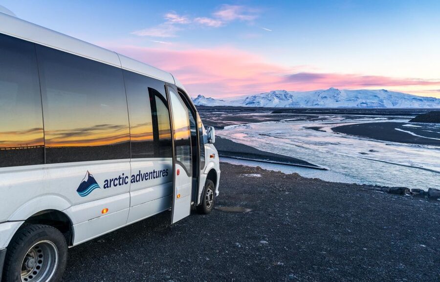From Reykjavik: 6-Day Icelandic Ring Road Tour - The minivan, pace, and group experience