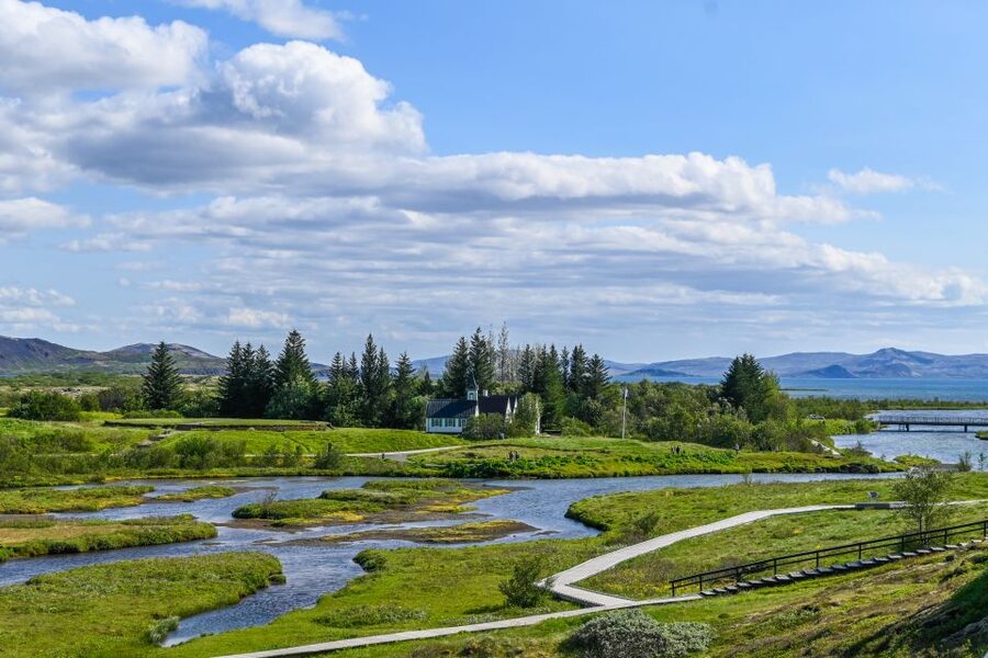 From Reykjavík: Full-day Golden Circle & Horse Riding Tour - Thingvellir, where two tectonic plates meet