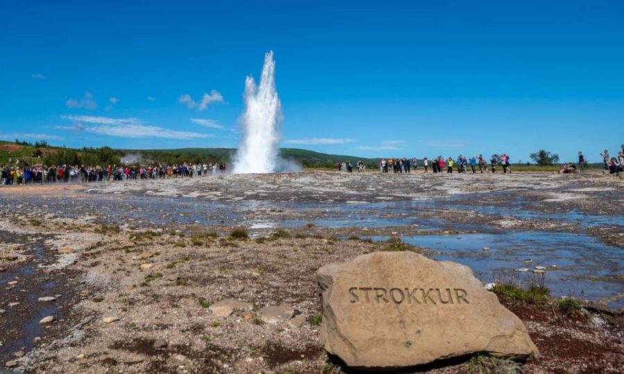 From Reykjavík: Full-day Golden Circle & Horse Riding Tour - Kerið crater and what to expect from the route