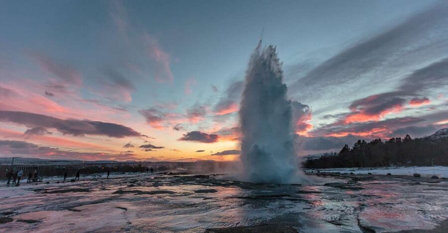 From Reykjavik: Golden Circle and Lava Caving Adventure - The bakery stop and the handoff between tours