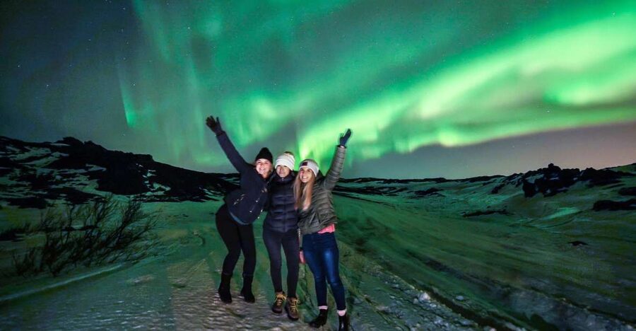 From Reykjavík: Northern Lights Super Jeep Tour - The waiting is part of the experience