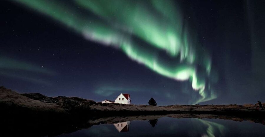 From Reykjavik: Northern Lights Tour with Hot Cocoa & Photos - The minibus makes the search more flexible