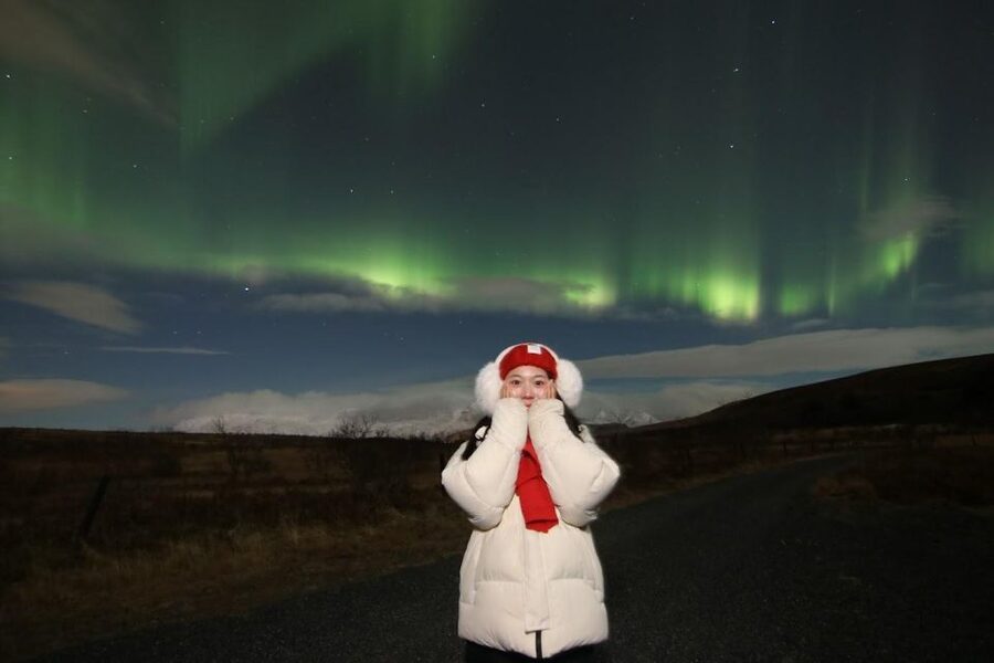 From Reykjavik: Northern Lights Tour with Hot Cocoa & Photos - Hot chocolate, kleina, and borrowed wool blankets