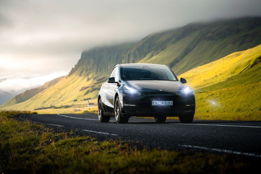From Reykjavik: Private Golden Circle Iceland Day Tour - What the guide and vehicle add