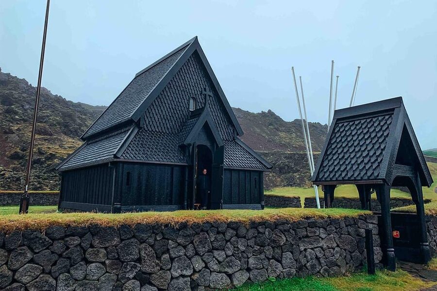 From Reykjavik: Puffin and Volcano Tour in Westman Islands - Elephant Rock and the first volcanic views