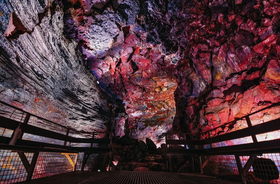 From Reykjavik: Raufarhólshellir Lava Tunnel by Bus - Entering a 5,200-year-old lava tube