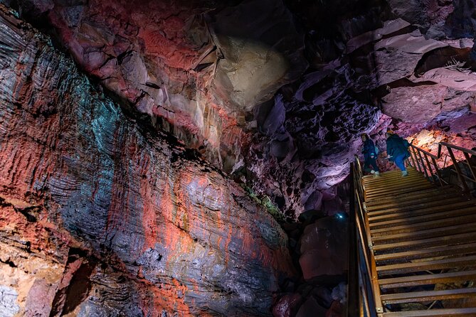 From Reykjavík: The Lava Tunnel tour with Round-trip Transfer - Kitting Up Behind the Lava Field