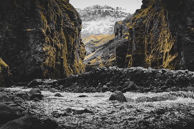 Glacier Express Jeep & Hiking Tour - Local Icelandic Guide - Who should book this glacier outing?