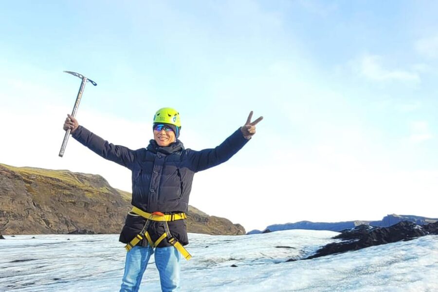 Glacier Hike, South Coast Iceland, Black Beach & Sky Lagoon - What the guide adds to the day