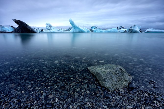 Glacier lagoon tour - The optional ice-cave outing from November to March