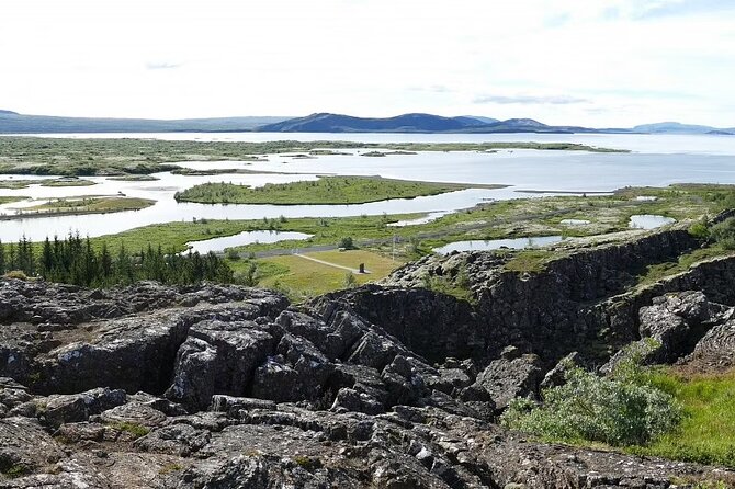 Golden Circle and Sky Lagoon Full-Day Tour - Þingvellir: walking between two continents