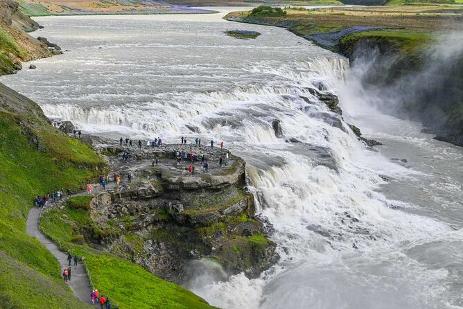 Golden Circle & Northern Lights Tour from Reykjavik - Searching for the Northern Lights near Reykjanes