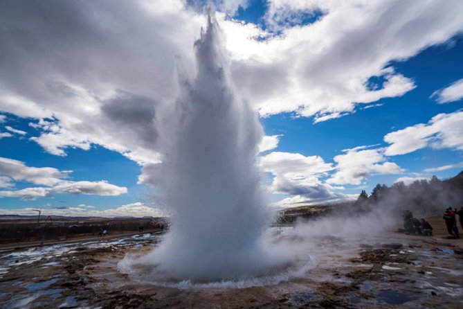 Golden Circle Premium Tour with Fridheimar Farm - Kerid Crater brings a volcanic start