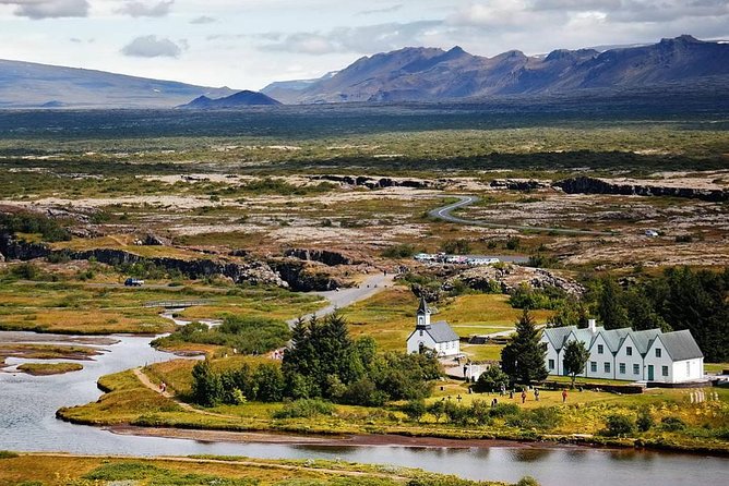 Golden Circle & South Coast. Private Day Tour - What the private guiding style means for you