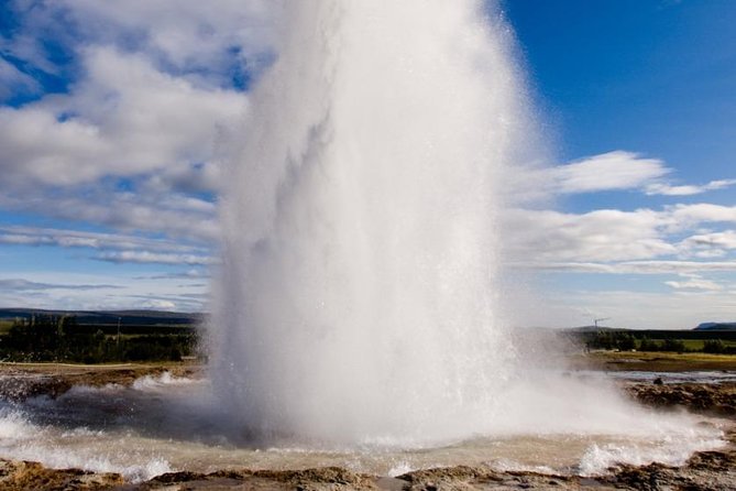 Golden Circle & South Coast Tour - Feeling the force of Gullfoss