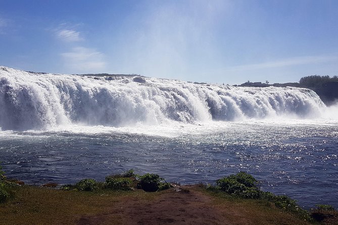 Golden Circle Tour - Gullfoss: two drops, one powerful river