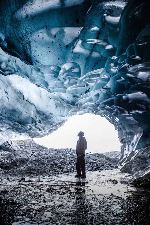 Iceland 3-Day Tour Golden Circle, Glacier Lagoon, & Ice Cave - The natural ice cave visit