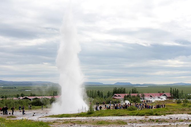 Iceland Complete: Around Iceland in 10 Days - Ten Days Around Iceland, With Very Little Repetition