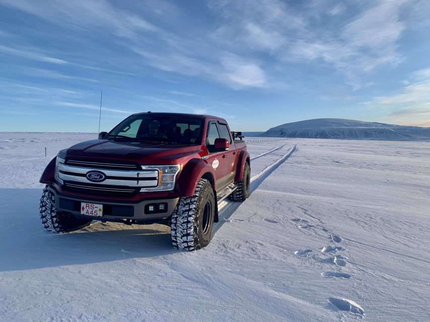 Iceland in a nutshell, private Super Jeep - Entering the volcanic world at Surtshellir