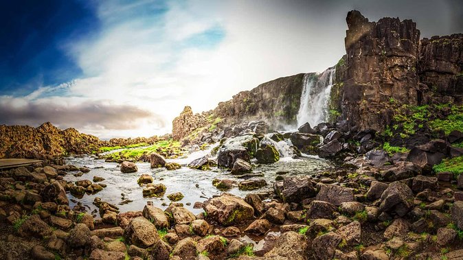 Iceland Stopover: The Golden Circle Day Tour - What the guide and coach add