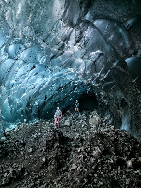 Jökulsárlón: Blue Ice Cave Tour and Glacier Walk - Returning over the ice