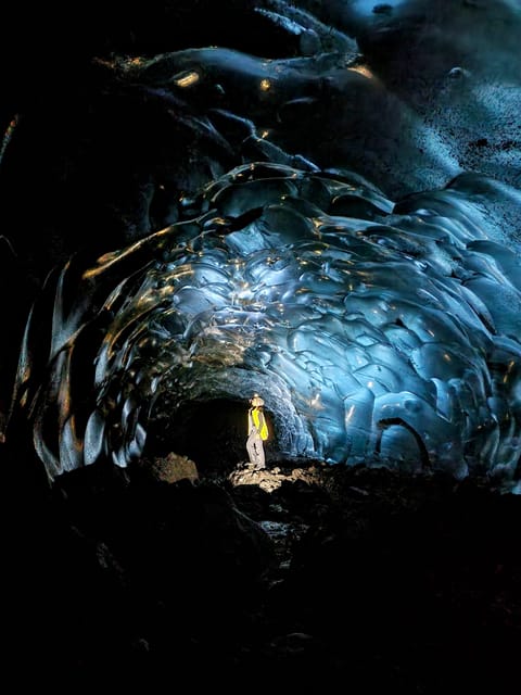 Jökulsárlón: Blue Ice Cave Tour and Glacier Walk - What the guide can change