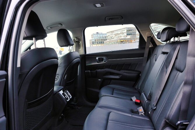 Keflavik Airport To Skarfabakki Harbour Private Transportation - Family needs, luggage, and vehicle space
