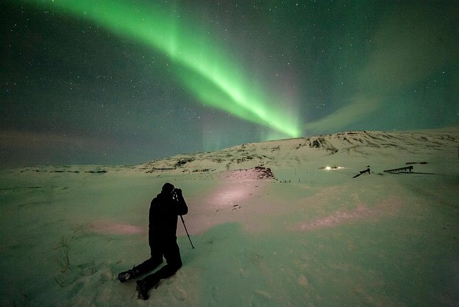 Northern Lights Bus Tour from Reykjavik with Hot Chocolate - Thingvellir and the first search of the night