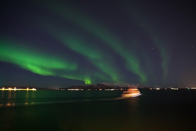 Northern Lights Cruise from Reykjavik Including Photos - Thermal suits, hot drinks, and the indoor escape