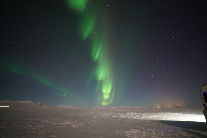 Northern Lights In luxury off-road SUV with Photos and Treats - A private SUV changes the night