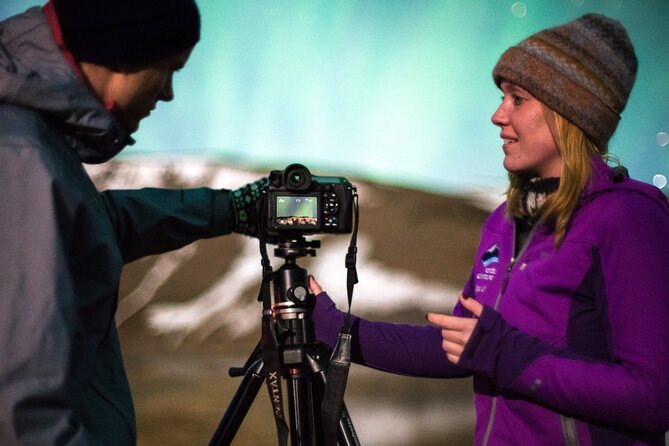 Northern Lights Minibus Tour with Hot Cocoa, Blankets & Photos - Who should book this minibus tour