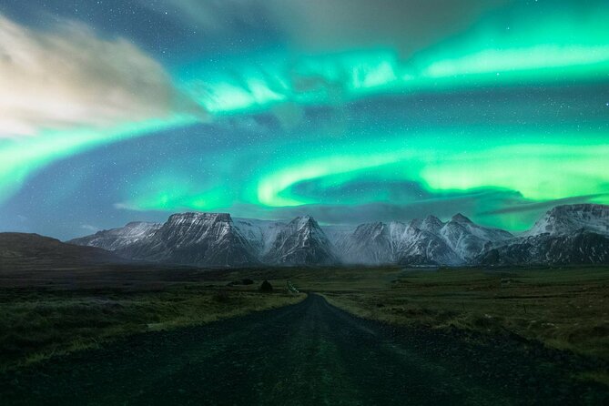 Northern Lights Small-Group Tour with Free Photos & Hot Chocolate - What your guide adds to the night