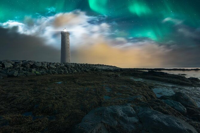Northern Lights Small-Group Tour with Free Photos & Hot Chocolate - Why the minibus matters