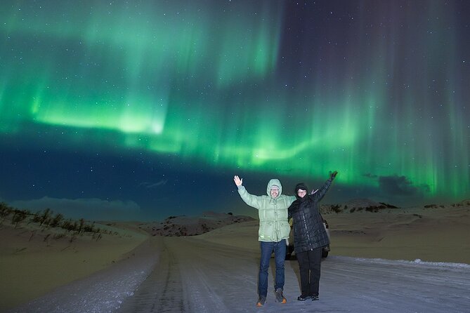 Northern Lights Small Group Tour with Photos - Hot chocolate, cinnamon buns, and the long wait