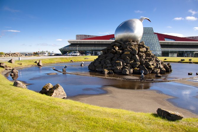 Private Airport Transfer with Blue Lagoon - Admission included - Who should book this private Iceland transfer?