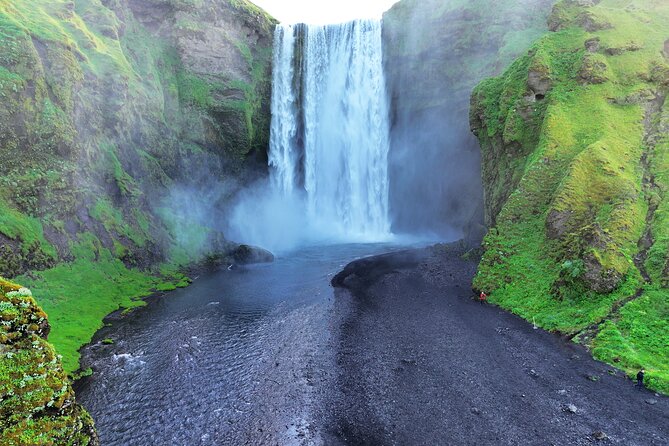 Private Classic South Coast Tour - Skógafoss and the trail toward Fimmvörðuháls