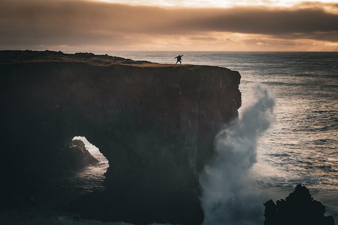 Private day tour in Snaefellsnes Peninsula - Arnarstapi and the edge of the sea