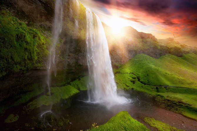 Private Jeep Tour - Glacier Lagoon and Diamond Beach - Skogafoss: power and a staircase view