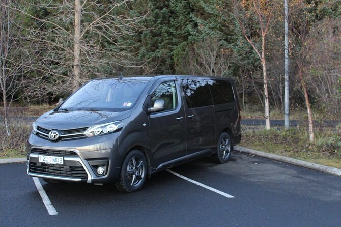 Private Keflavik Airport Transfer (Round trip) - From Keflavik arrivals to your Reykjavik door