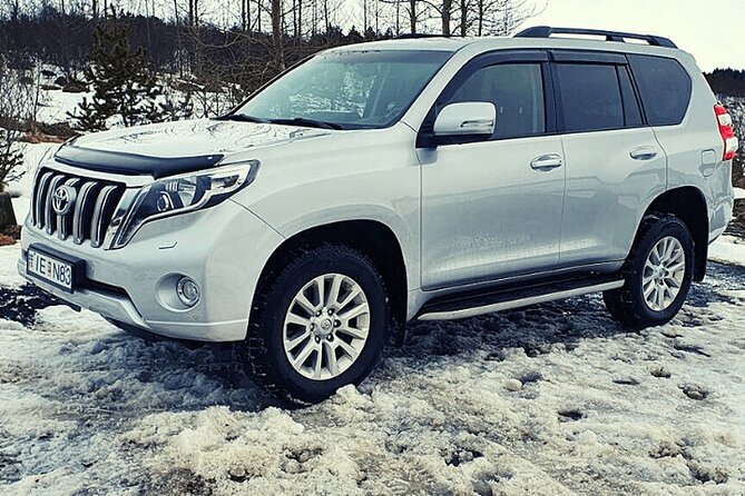 Private Keflavik Airport Transfer (Round trip) - Vehicles, luggage, and group size